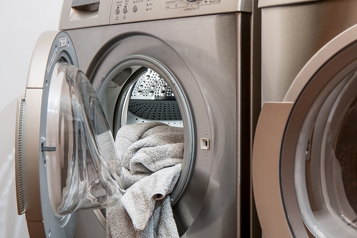 What Are the Benefits of a Laundry Service?