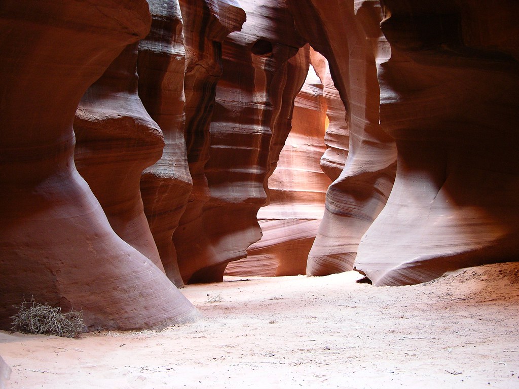 Antelope Canyon: The Best Time to Visit for Photographers and Tourists